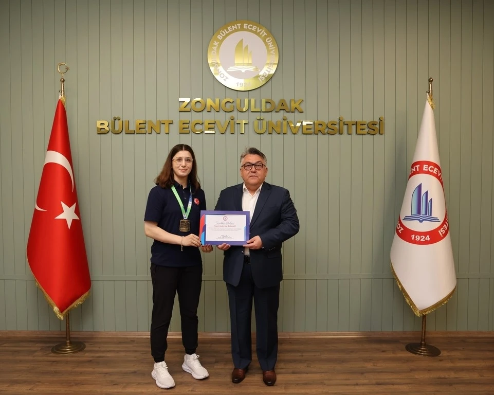 Rekt&ouml;r &Ouml;z&ouml;l&ccedil;er D&uuml;nya Şampiyonu Basancı&rsquo;yı kabul etti
