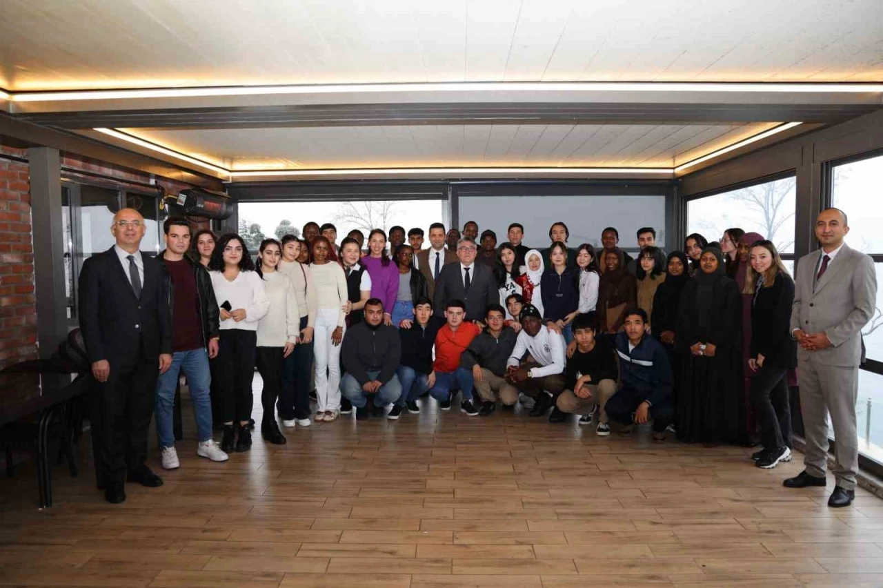 Rekt&ouml;r &Ouml;z&ouml;l&ccedil;er, geleneksel Karaelmas T&Ouml;MER kahvaltısında k&uuml;lt&uuml;r el&ccedil;ileriyle buluştu
