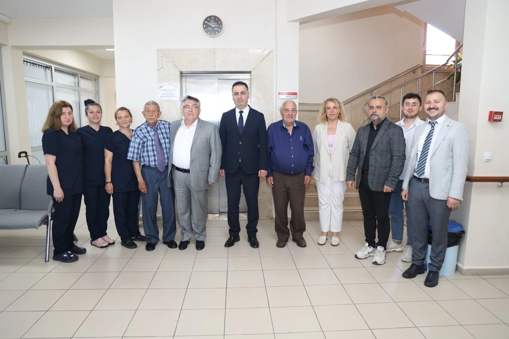 Rektör Özölçer Merkez Huzurevi sakinlerinin Kurban Bayramı’nı kutladı
