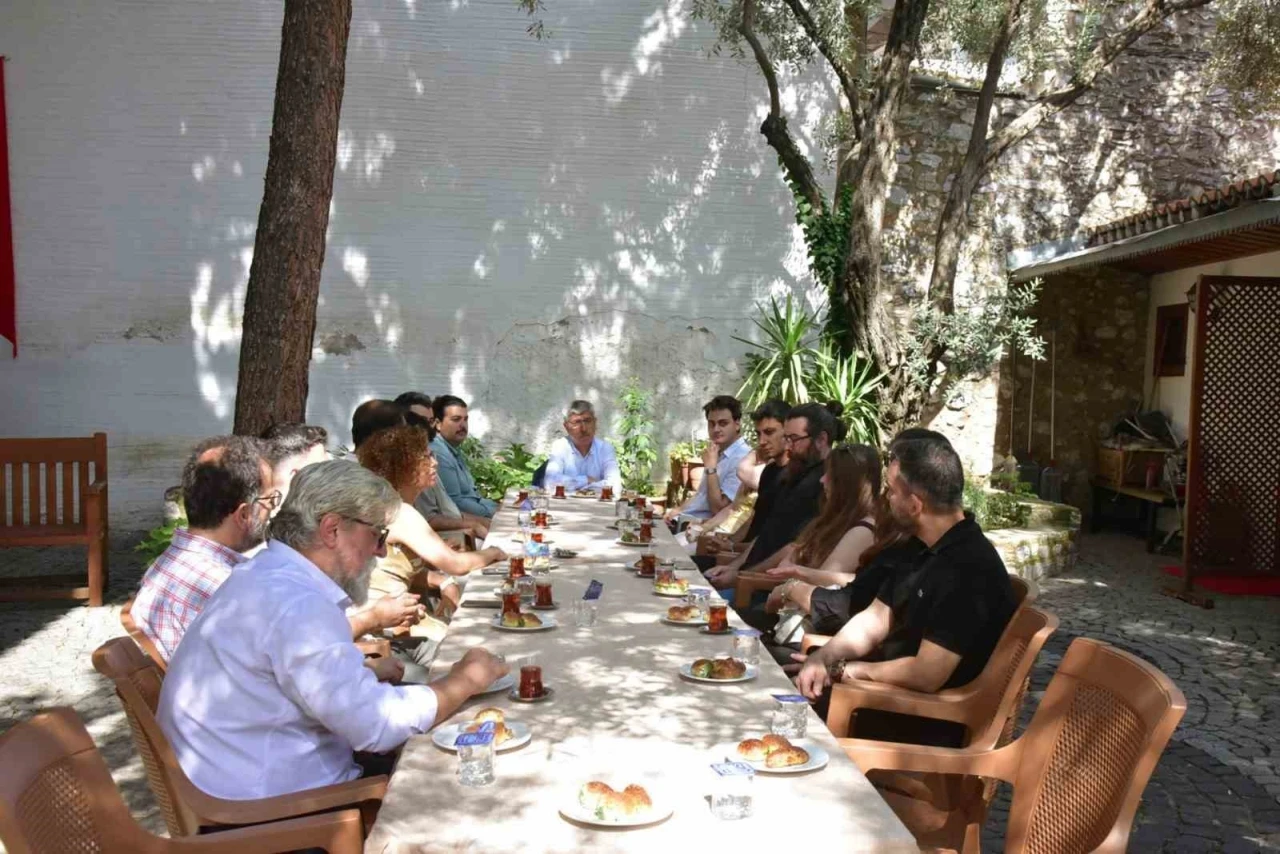 Rekt&ouml;r Prof. Dr. Ka&ccedil;ar, klasik diller yaz kursu &ouml;ğrencileriyle buluştu
