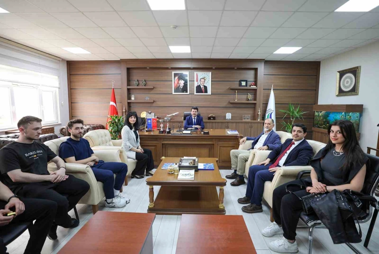 Rektör Sarıbıyık başarılı sporcuları tebrik etti
