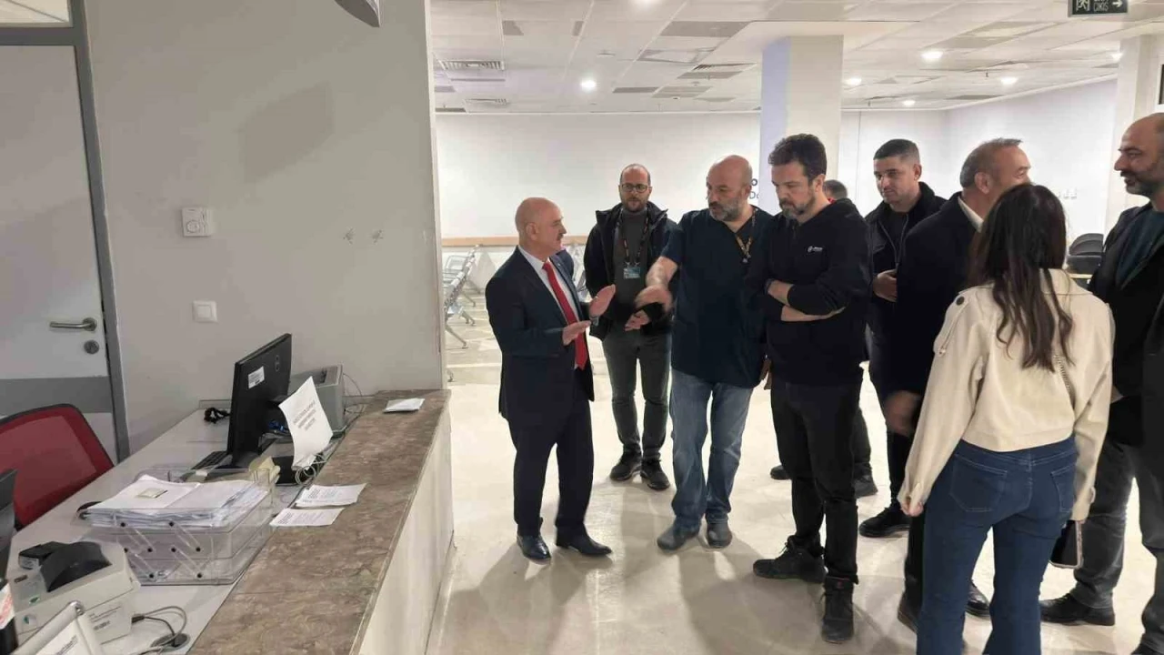 Rekt&ouml;r S&ouml;zbir, hastaneyi inceledi hastalarla sohbet etti
