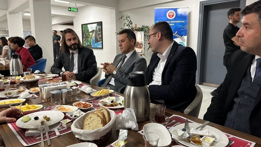 Rektör Topal: &quot;Üniversitemiz hoşgörü, dostluk ve bilimin evrenselliğini merkeze alan bir yapıya sahiptir&quot;
