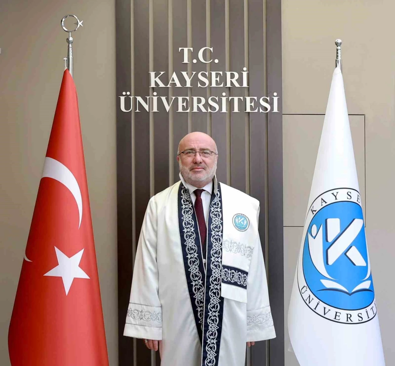 Rekt&ouml;rden &rsquo;meslek garantili b&ouml;l&uuml;m&rsquo; &ouml;nerisi
