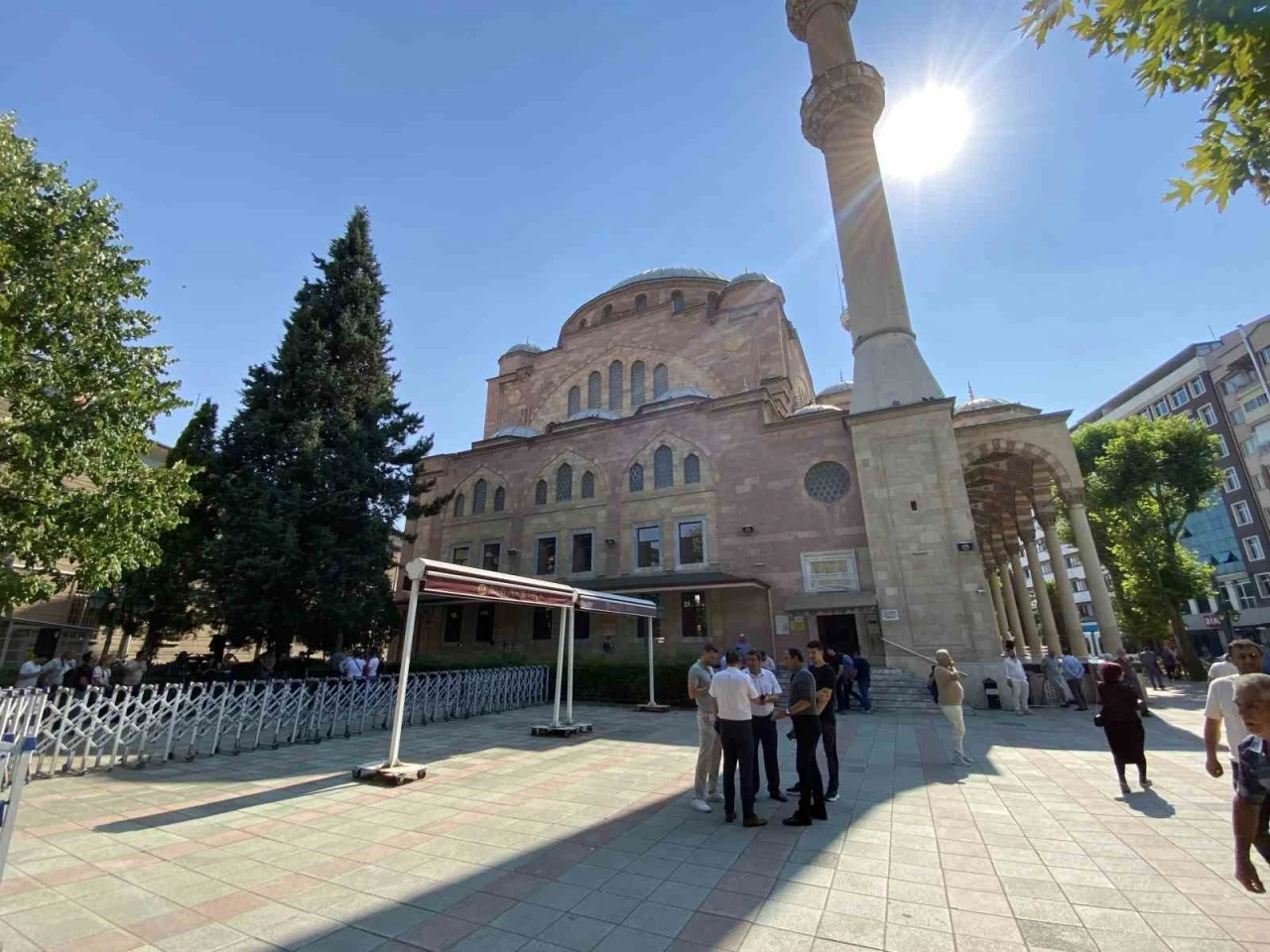 Reşadiye Camii’nde şehit cenazesi hazırlığı

