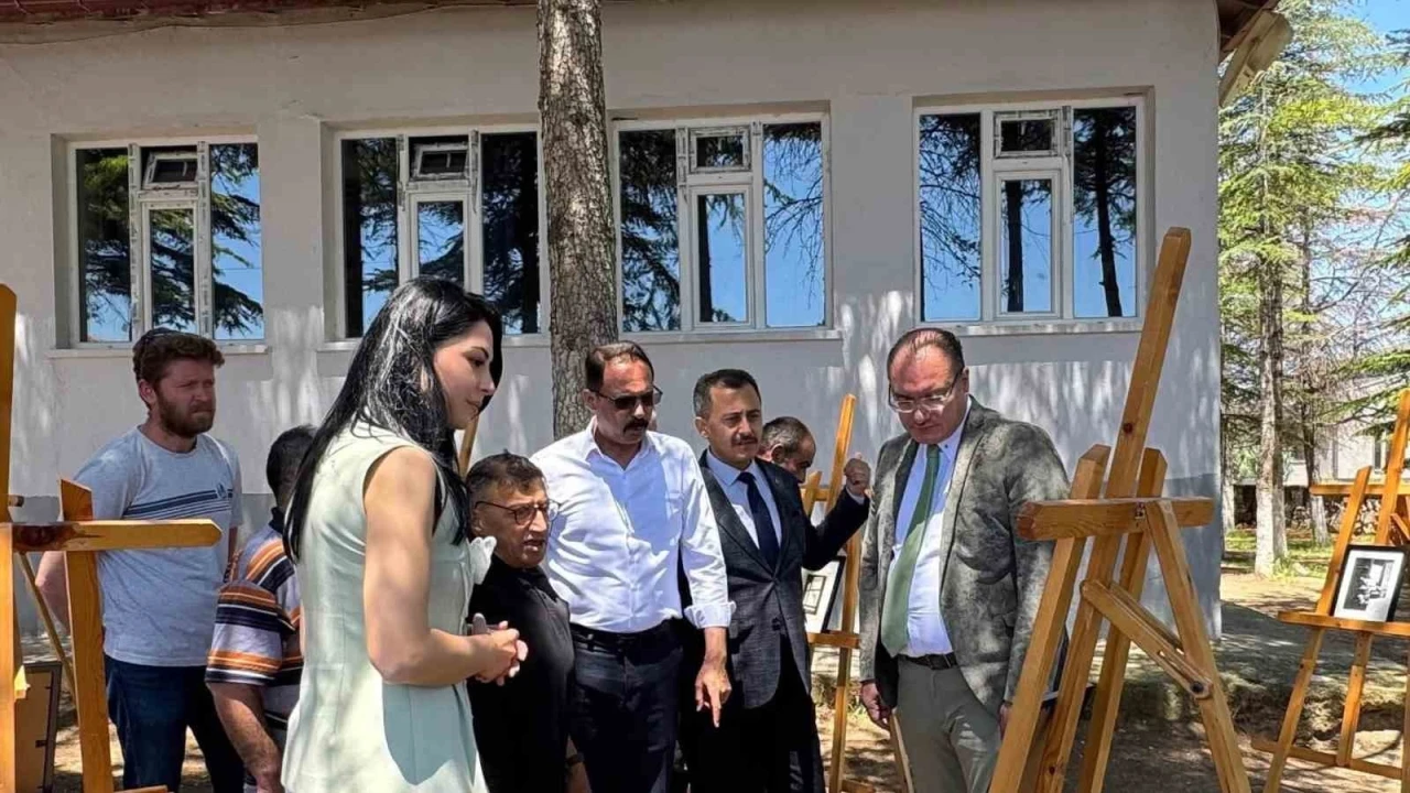 Resim sergisi b&uuml;y&uuml;k ilgi g&ouml;rd&uuml;
