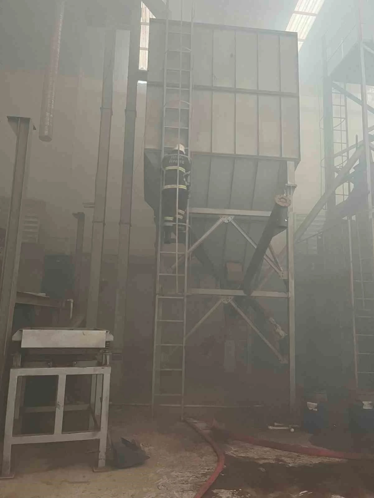 Reyhanlı&rsquo;da fabrika yangını
