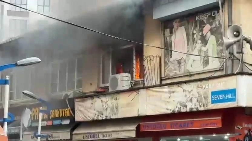 Rize’de depo yangını

