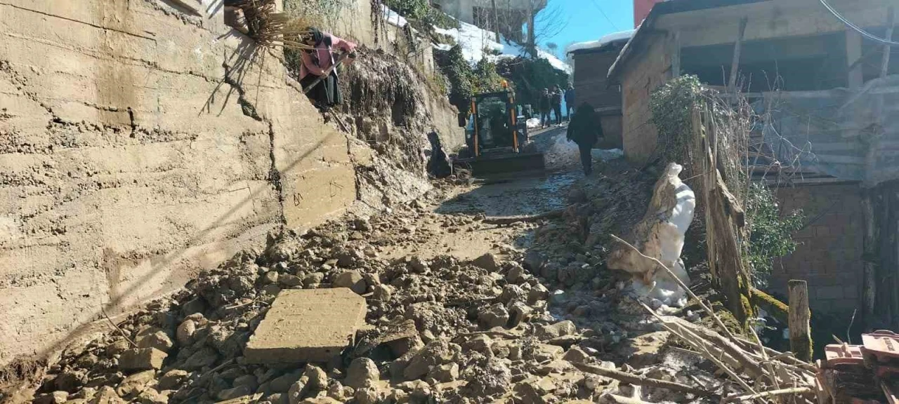 Rize’de heyelan: 4 ev tahliye edildi