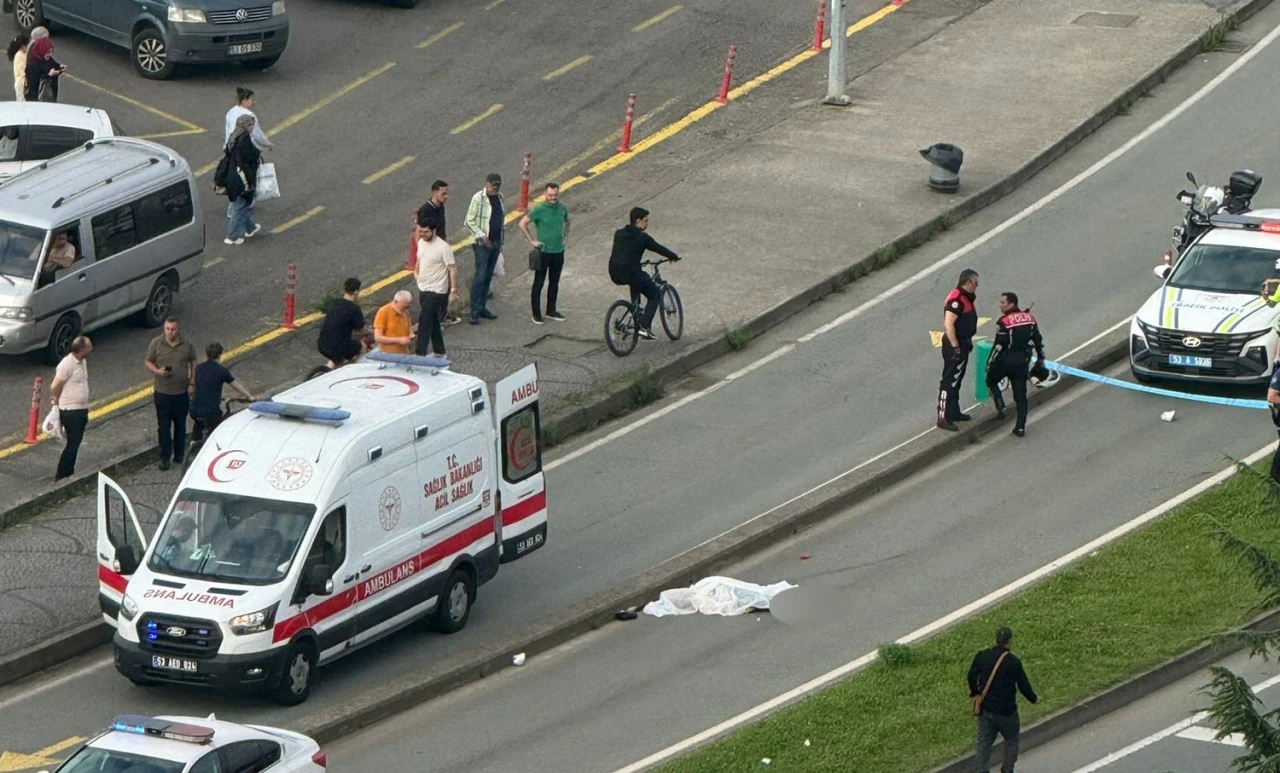 Rize&rsquo;de kamyonetin &ccedil;arpıp ka&ccedil;tığı kadın hayatını kaybetti
