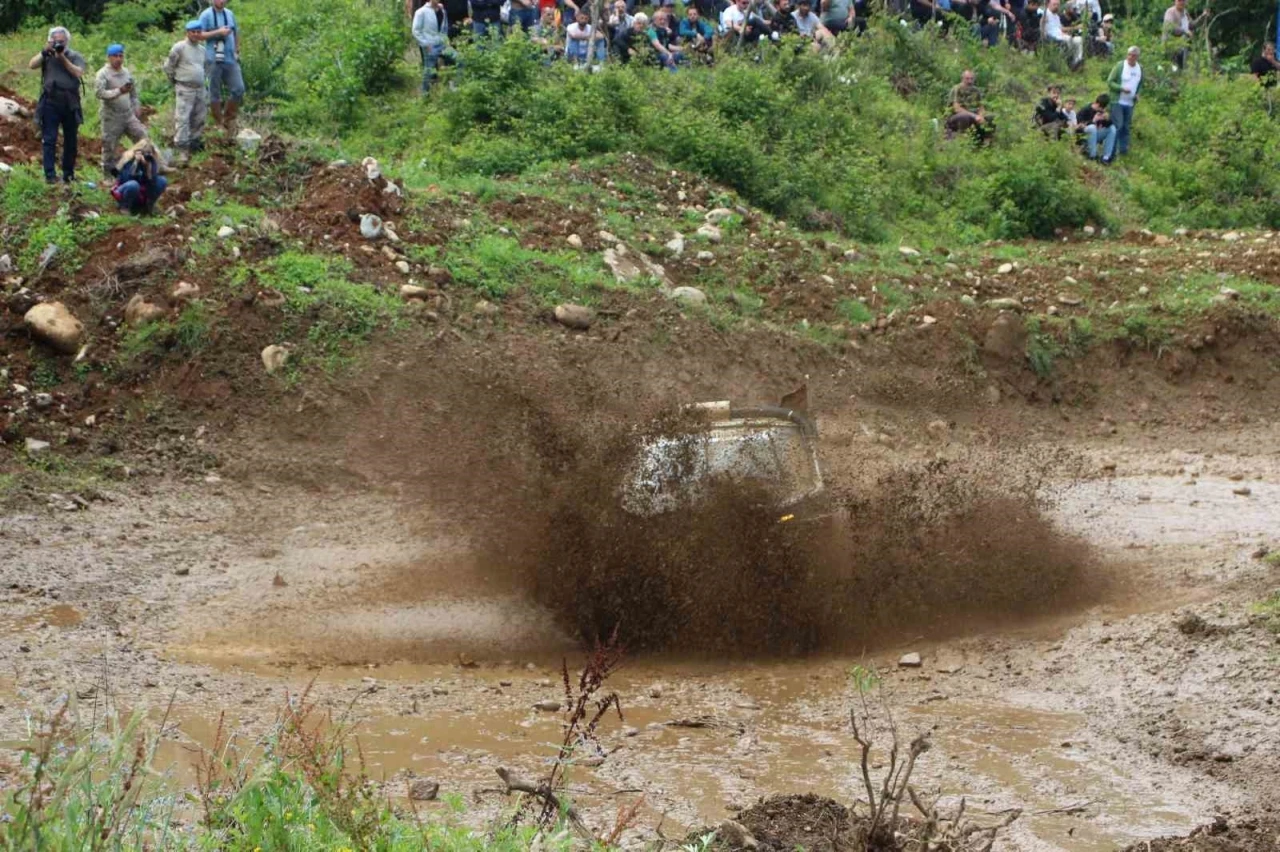 Rize’de Off-Road yarışları nefesleri kesti
