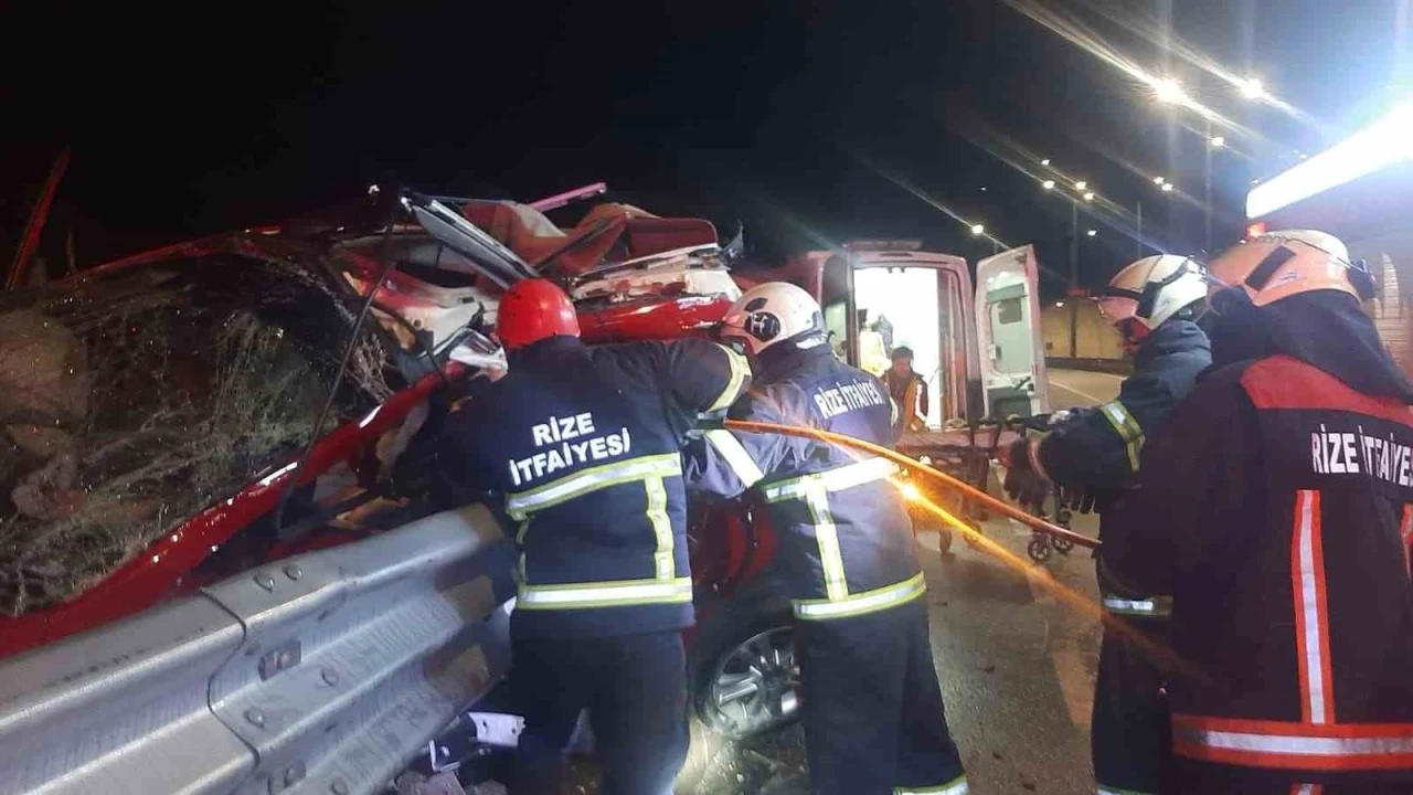 Rize&rsquo;de otomobil bariyerlere &ccedil;arptı: 1 &ouml;l&uuml;, 1 yaralı
