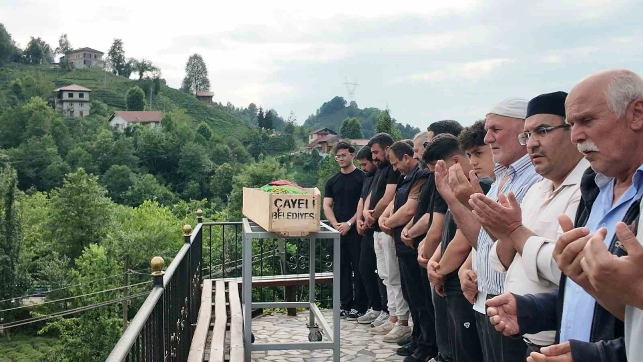 Rize&rsquo;deki feci kazada hayatını kaybeden kadın toprağa verildi
