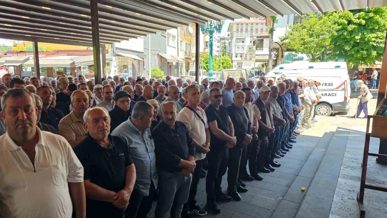 Rize&rsquo;deki kazada hayatını kaybeden yaşlı &ccedil;ift son yolculuğuna uğurlandı
