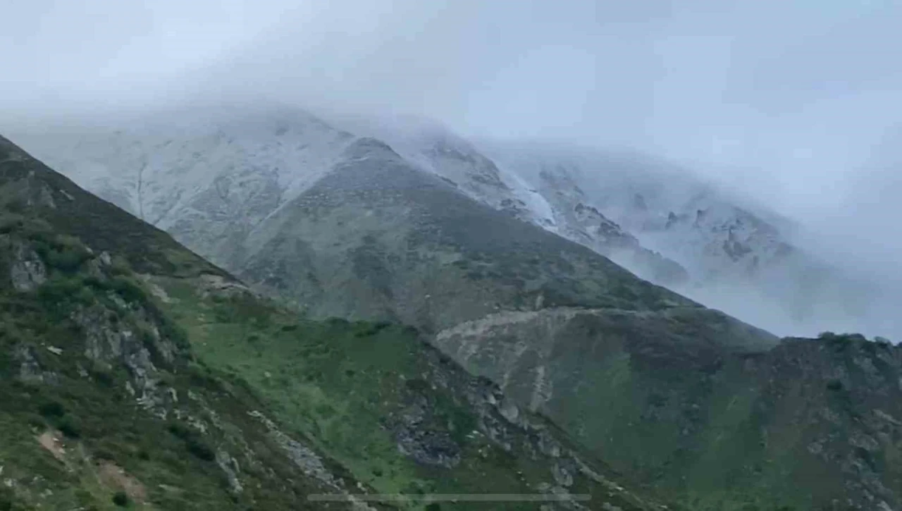 Rize’nin Kavrun Yaylası Haziran ayında beyaza büründü
