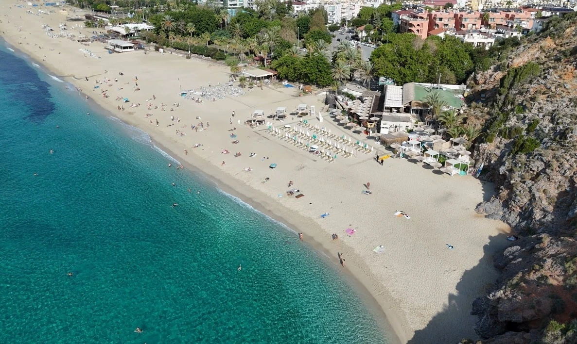 Rize’nin yaylalarında kar Alanya’da güneş
