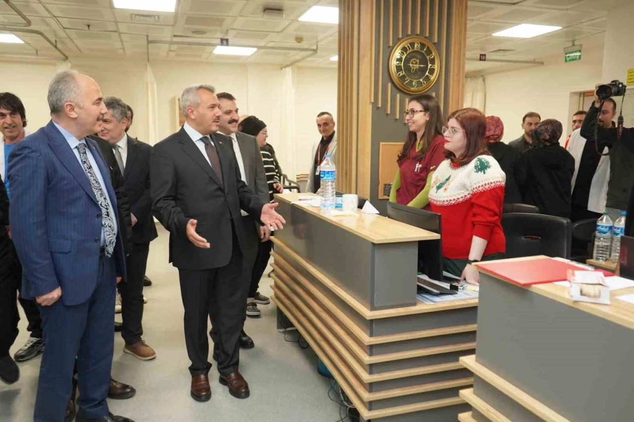 Rize protokol&uuml;nden yeni yıla &ccedil;alışarak girenlere ziyaret
