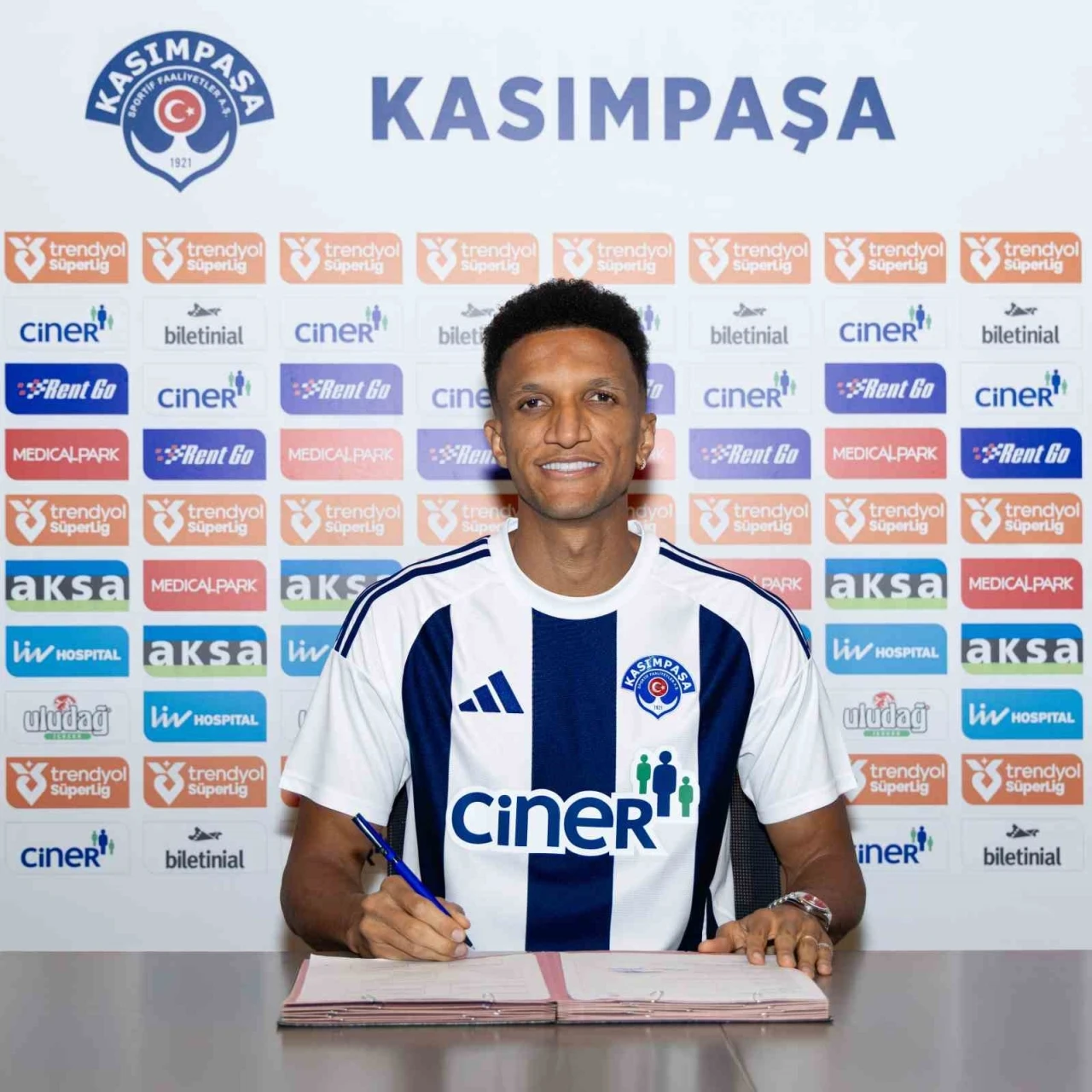 Rodrigo Becao resmen Kasımpaşa&rsquo;da
