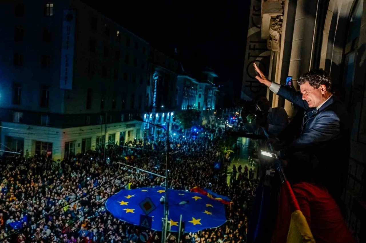 Romanya’da cumhurbaşkanlığı seçimini AB ve NATO yanlısı aday Nicusor Dan kazandı
