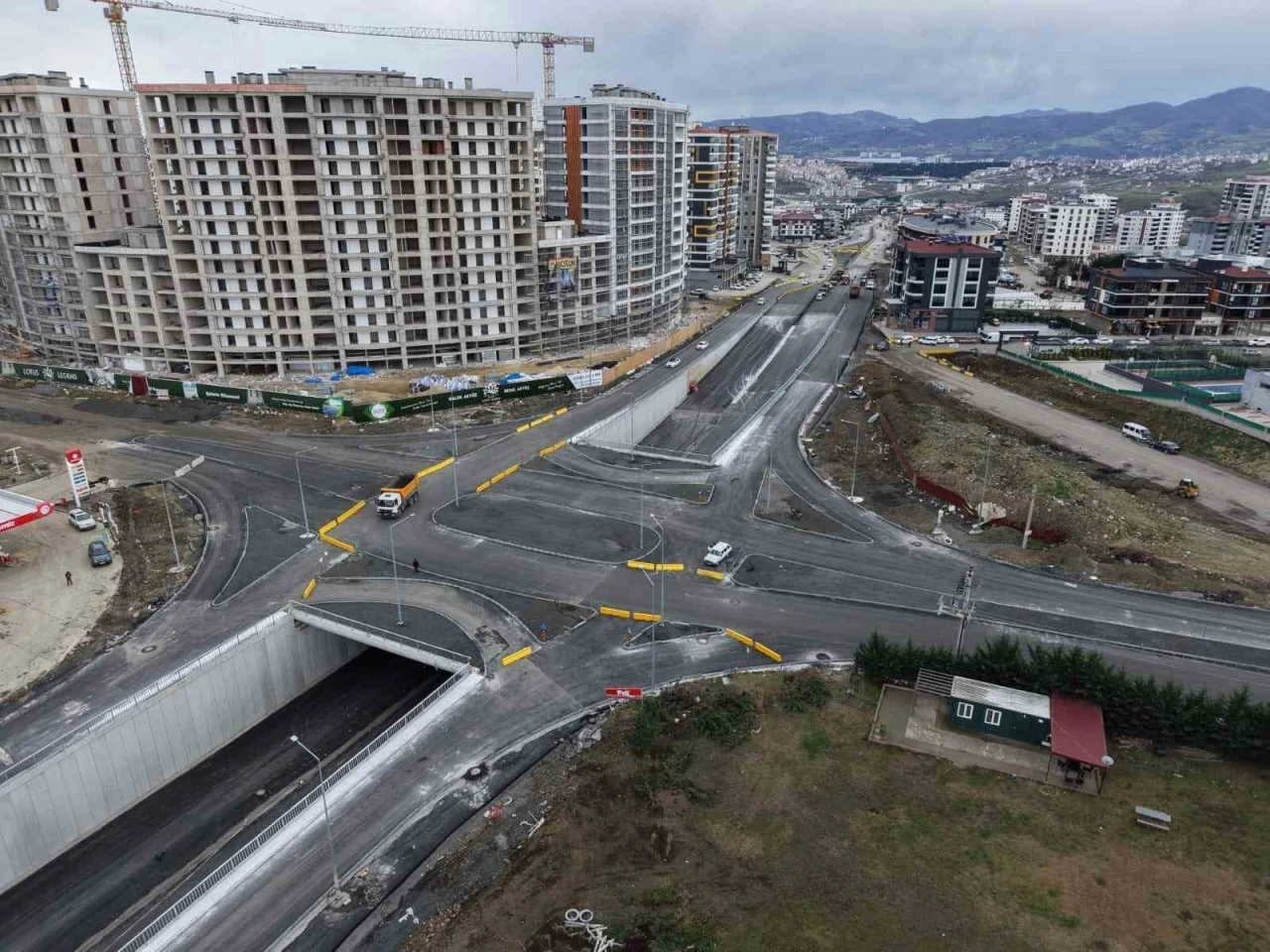 RTE Bulvarı&rsquo;nın iki &ouml;nemli bağlantı yolu trafiğe a&ccedil;ıldı
