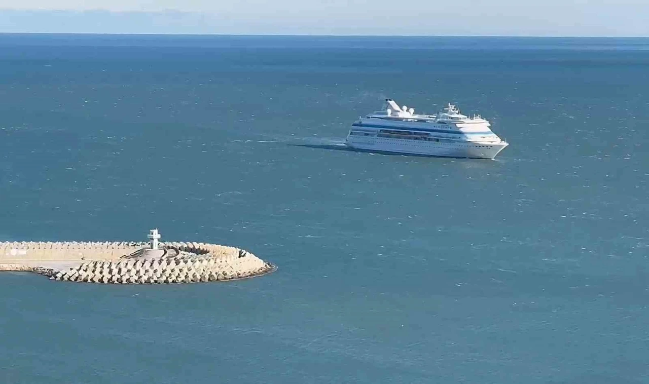 Rus turistlere T&uuml;rkiye&rsquo;de fırtına engeli
