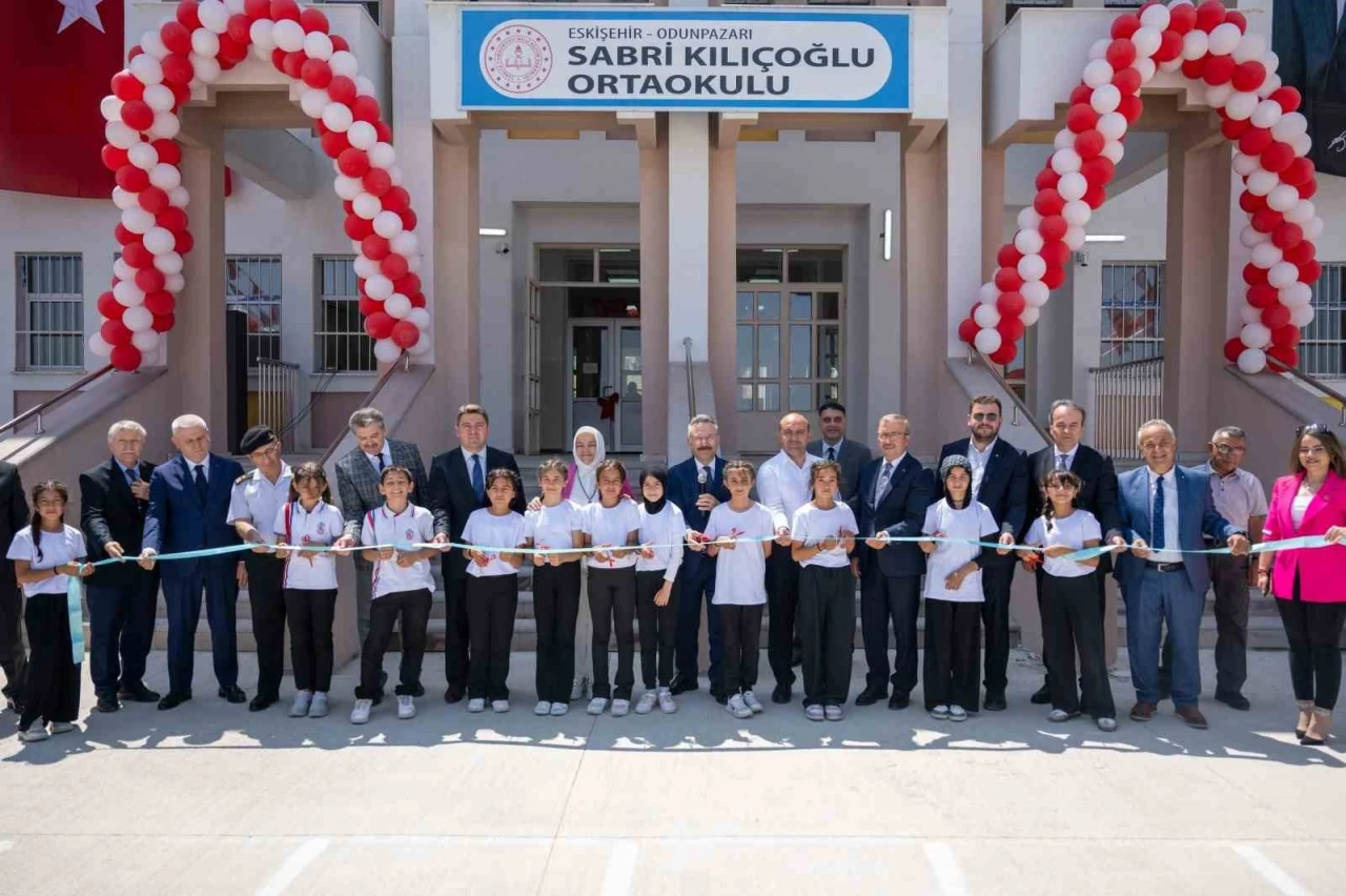Sabri Kılıçoğlu Ortaokulu ve Süleyman Şah Anadolu Lisesi’nin açılış töreni yapıldı
