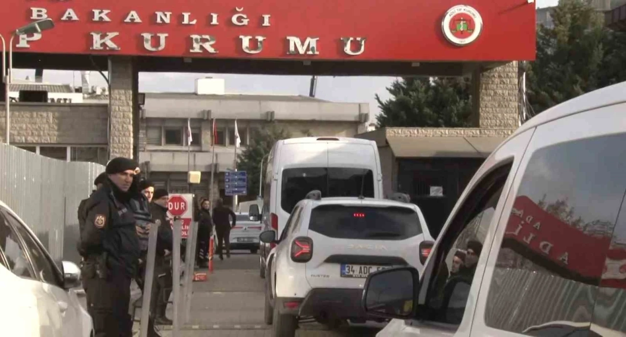 Sadettin Saran, sa&ccedil; ve kan &ouml;rneği vermek &uuml;zere Adli Tıp Kurumuna getirildi
