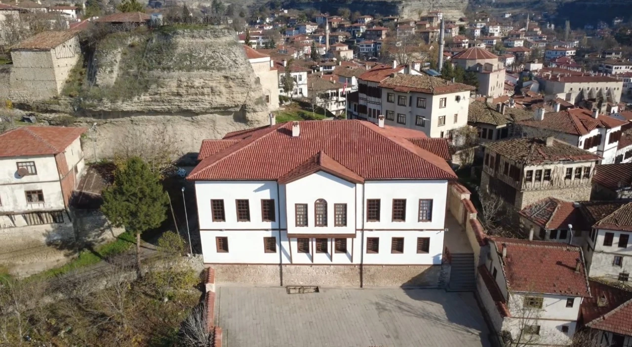 Safranbolu’nun şehir hafızası rüştiye mektebinde sergileniyor
