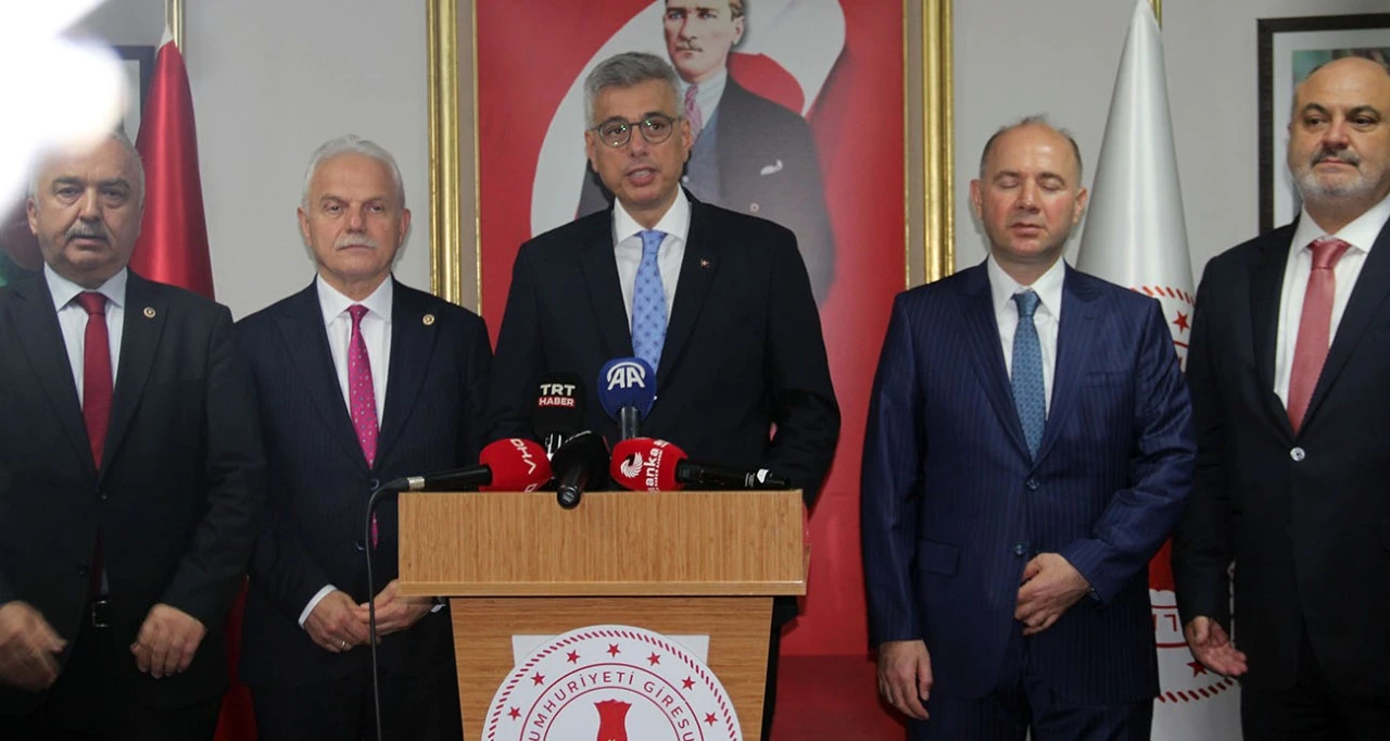  Sağlık Bakanı Memişoğlu'ndan İki Kritik 'Yangın' Uyarısı