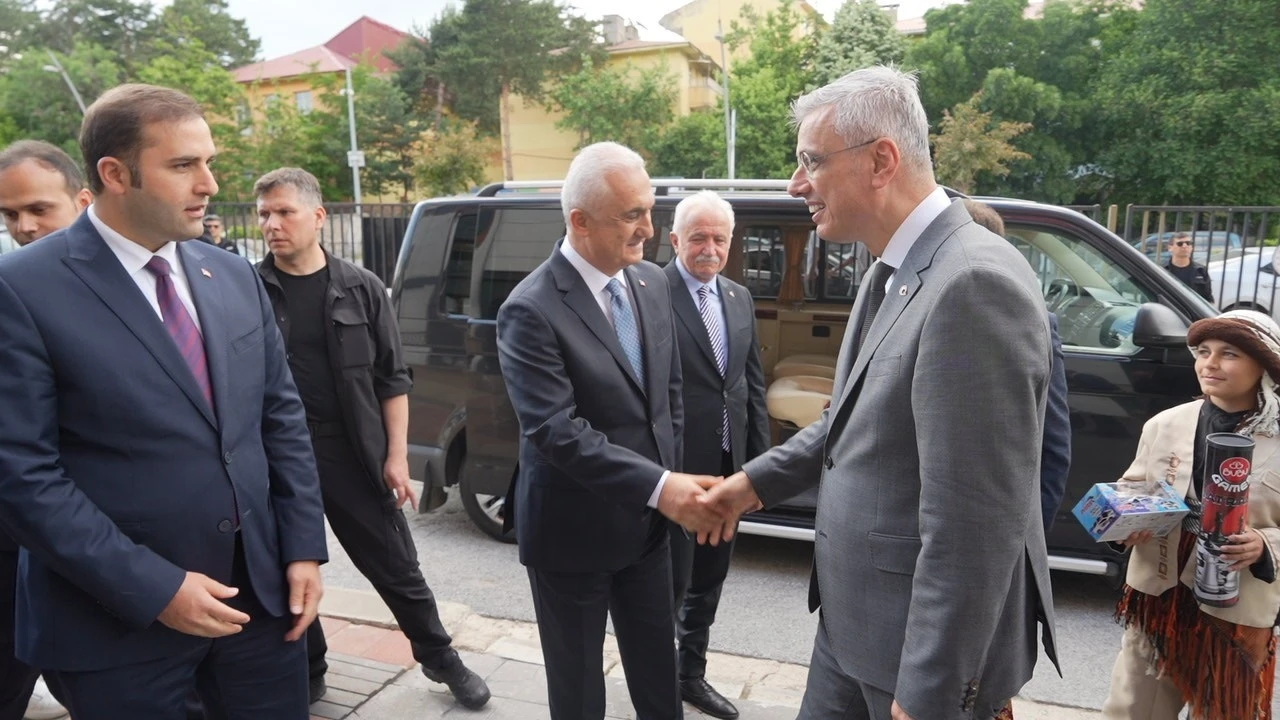 Sağlık Bakanı Memişoğlu: "D&uuml;nyada s&ouml;z sahibi bir tedavi hizmetleri başarımız var"
