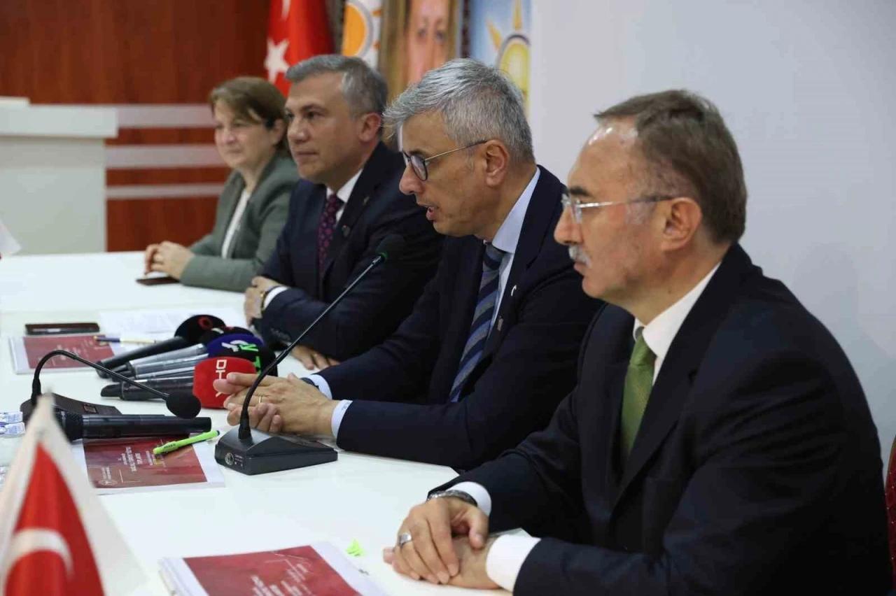 Sağlık Bakanı Memişoğlu: &quot;Gelişmiş ülkelerin hayal bile edemeyeceği bazı şeyleri yaptık&quot;
