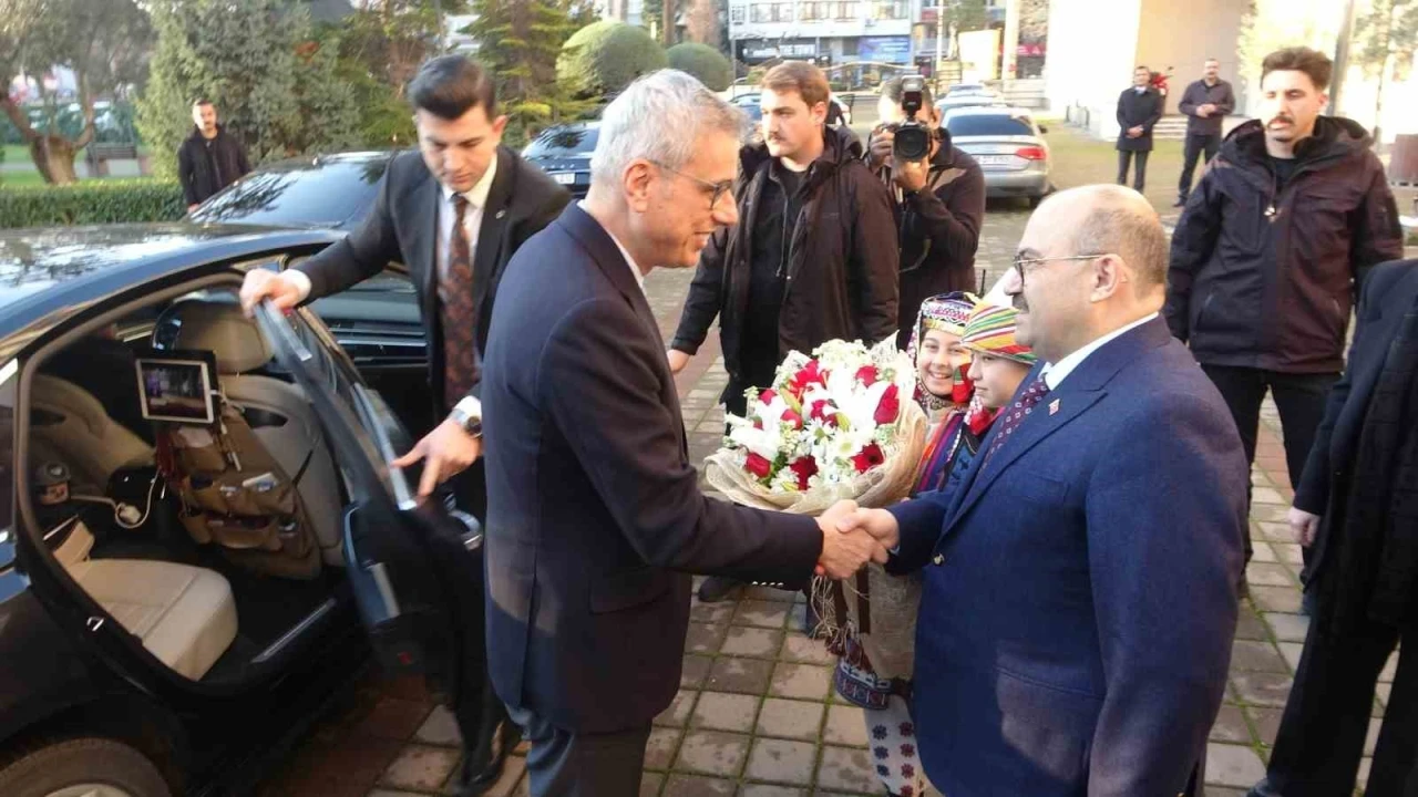 Sağlık Bakanı Memişoğlu: "&Uuml;&ccedil;te biri sigara i&ccedil;en bir toplumda yaşamak istemiyoruz"
