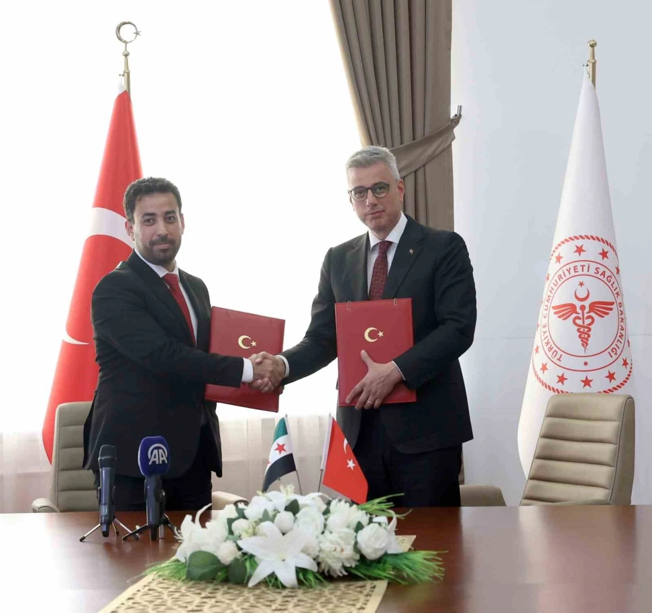 Sağlık Bakanı Memişoğlu, Suriye Sağlık Bakanı Nizal el-Ali ile bir araya geldi
