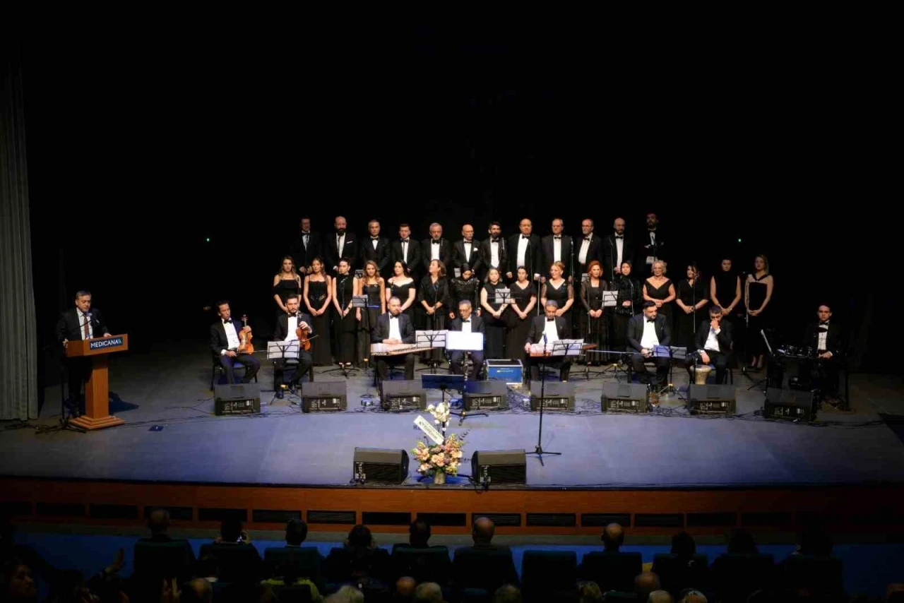 Sağlık &ccedil;alışanlarından Bursalı sanatseverlere unutulmaz konser
