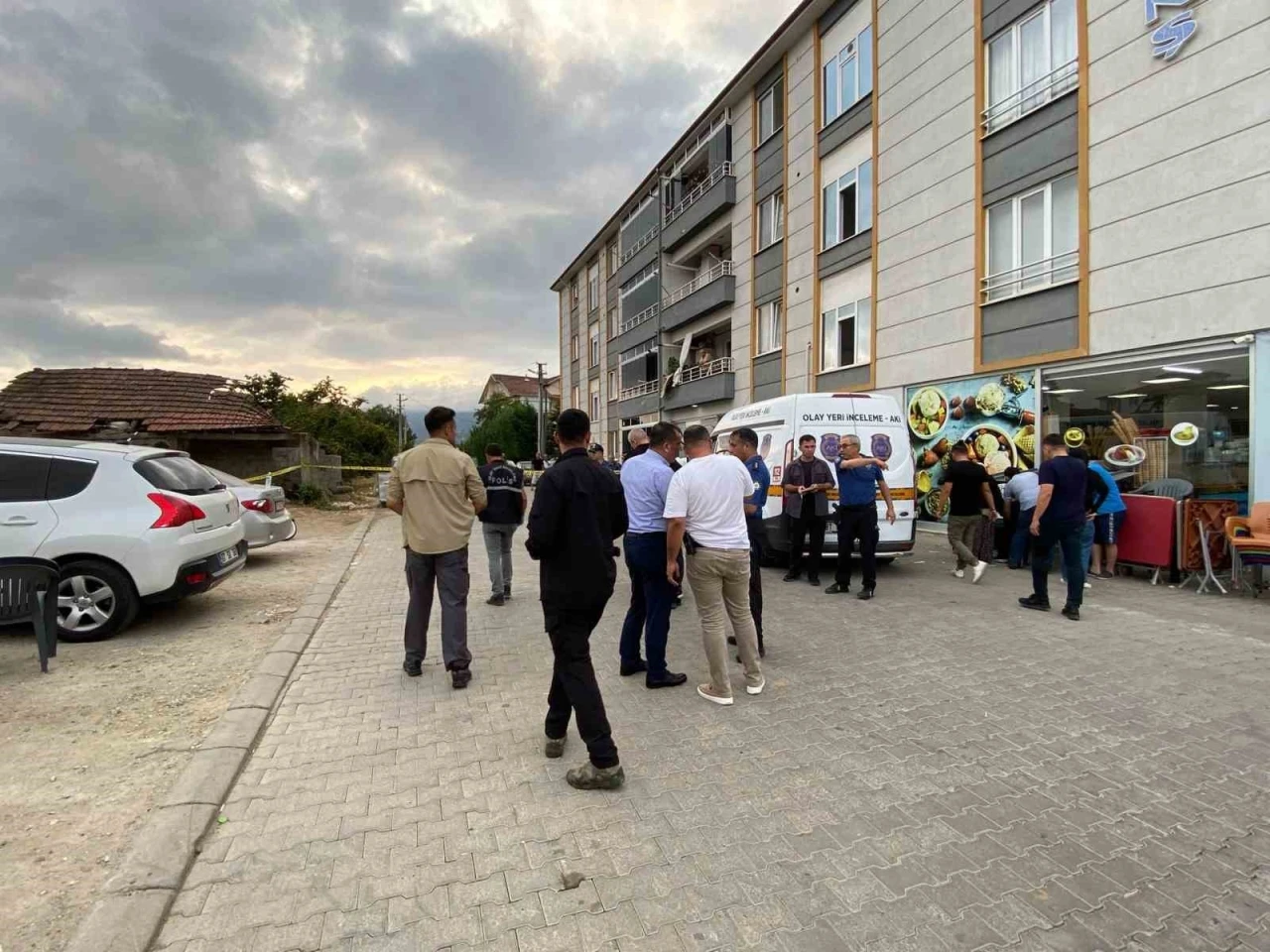 Sağlık merkezi önünde silahlı saldırıya uğrayan şahıs hayatını kaybetti
