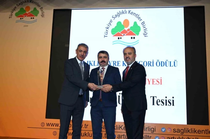 Sağlıklı Kentler Birliği&rsquo;nden Yıldırım&rsquo;a &ouml;d&uuml;l
