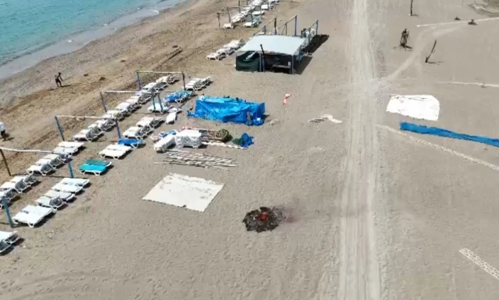 Sahilde yakılan &ccedil;&ouml;pler jandarma ve itfaiyeyi alarma ge&ccedil;irdi
