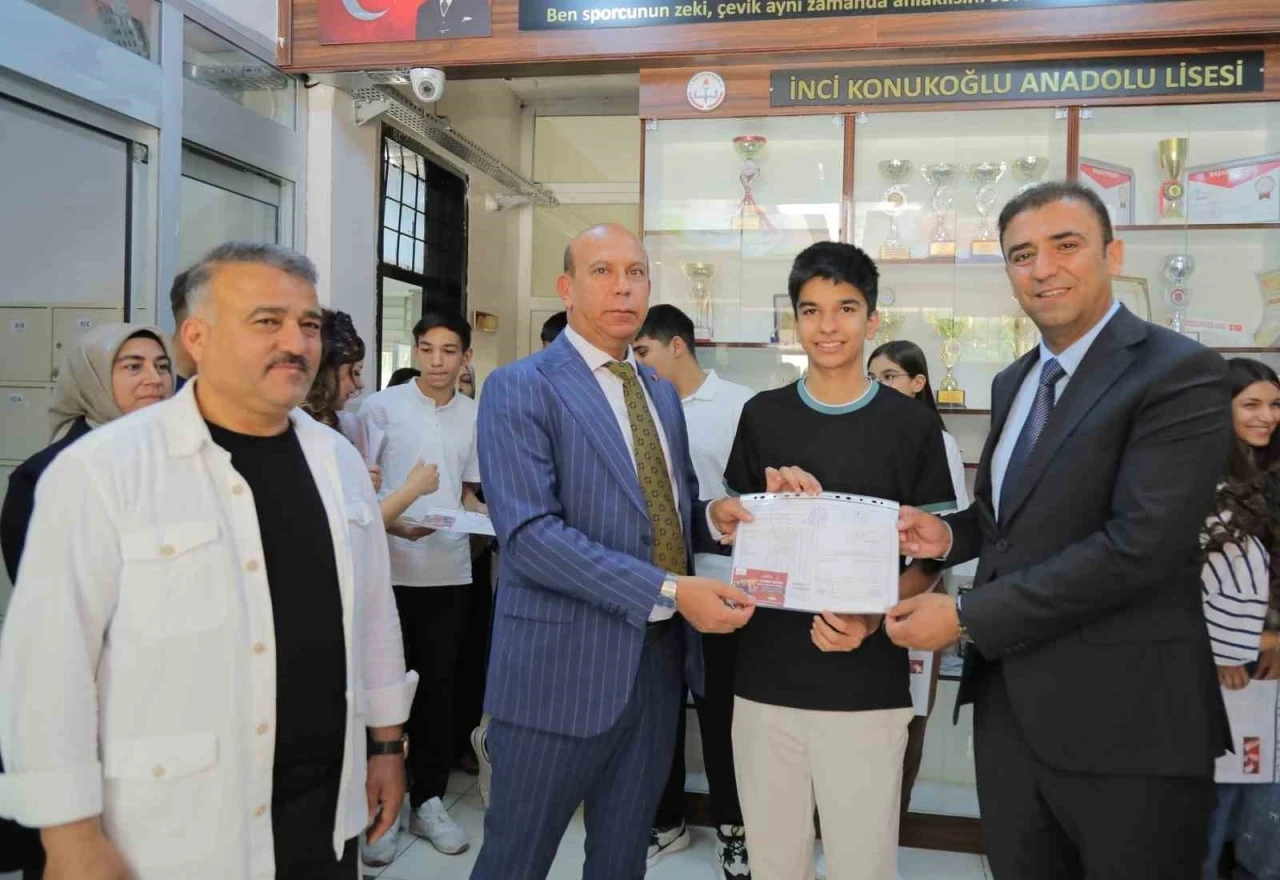 Şahin’den tüm öğrencilere karne hediyesi
