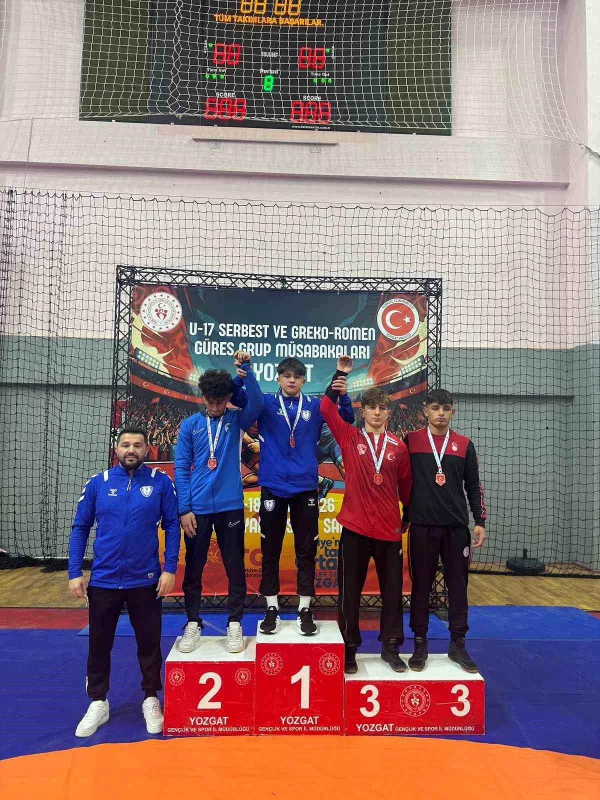 Şahinbey Belediye Spor, U17 g&uuml;reşte grup şampiyonu
