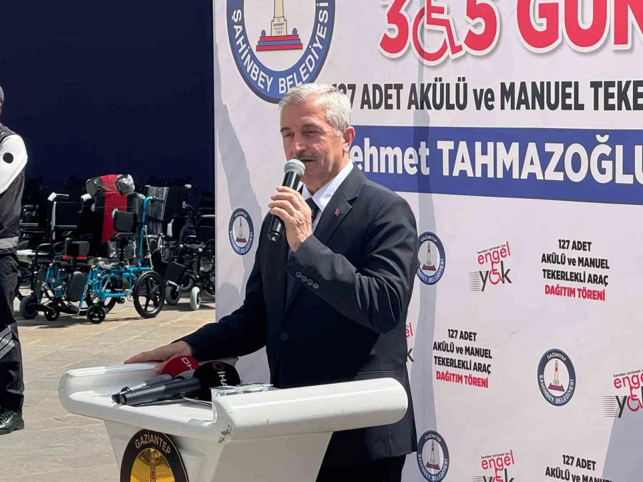 Şahinbey Belediyesi 127 adet akülü ve manuel tekerlekli sandalye dağıttı
