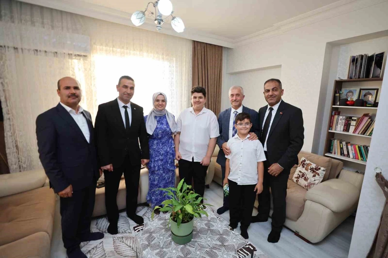 Şahinbey Belediyesi başarılı &ouml;ğrencileri &ouml;d&uuml;llendiriyor
