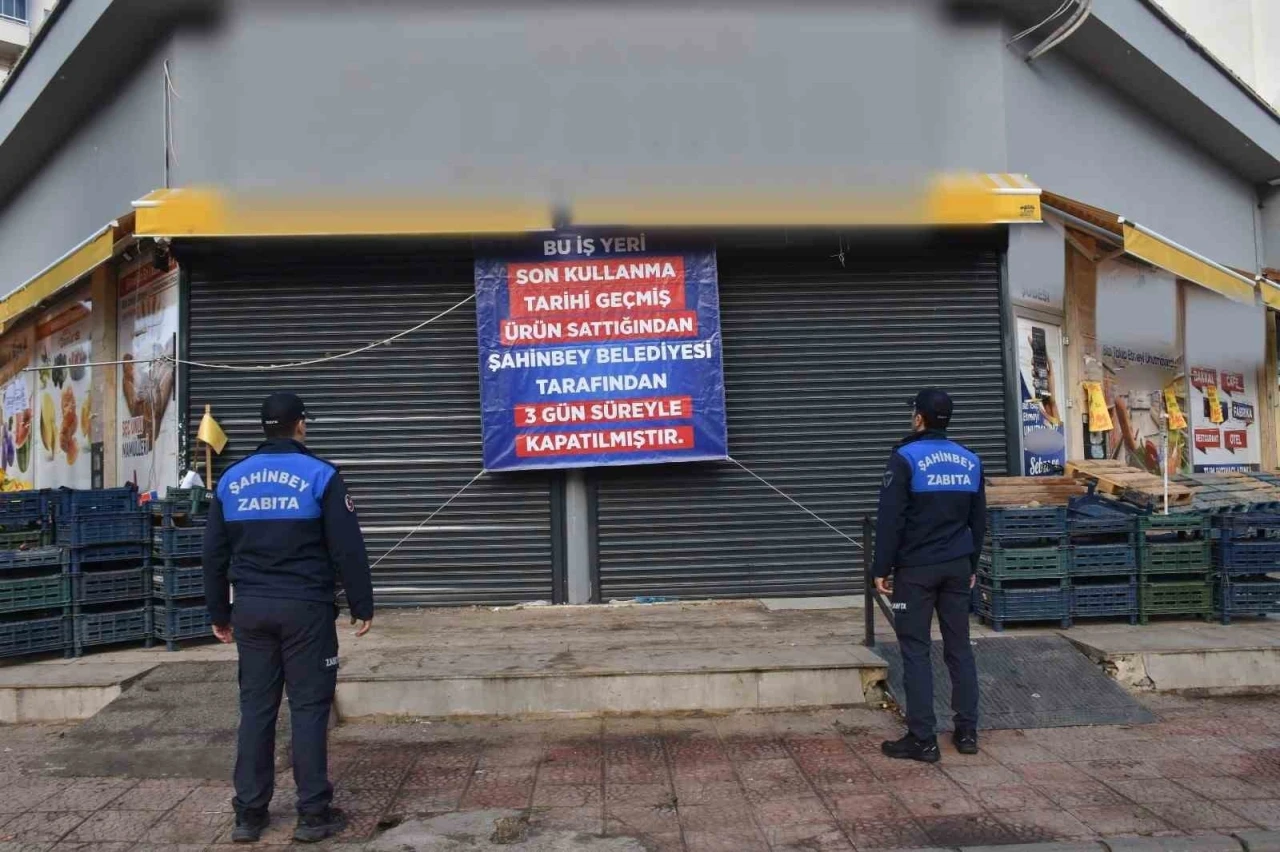 Şahinbey Belediyesi’nden tarihi geçmiş ürün satan markete kapatma cezası
