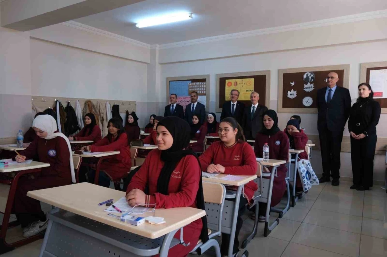 Şahinbey&rsquo;de umre &ouml;d&uuml;ll&uuml; kitap okuma yarışmasının 8&rsquo;incisi d&uuml;zenlendi
