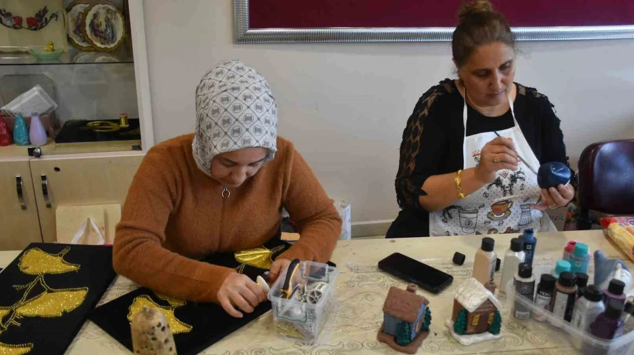 Şahinbeyli kadınlar &uuml;retiyor
