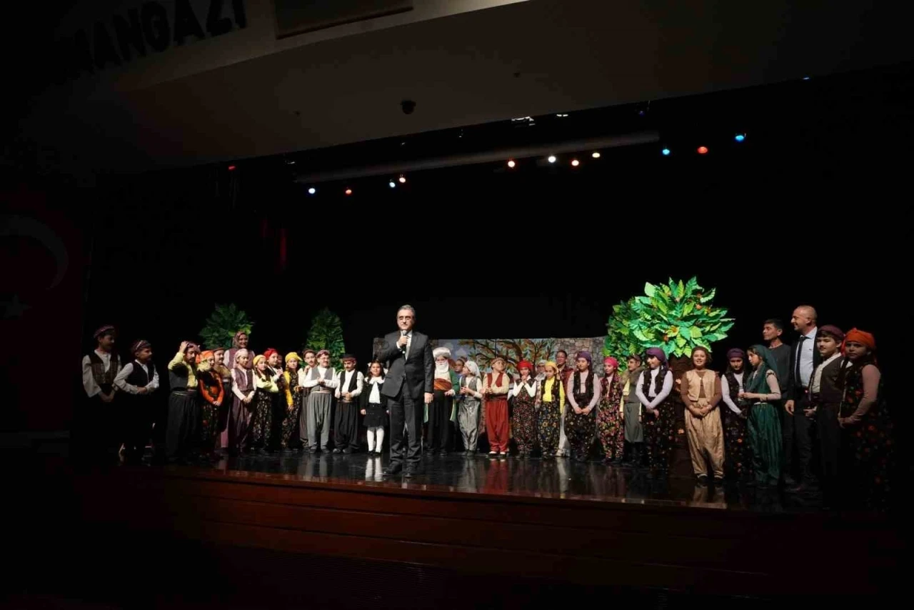 Sahnenin yıldızları g&ouml;z kamaştırdı
