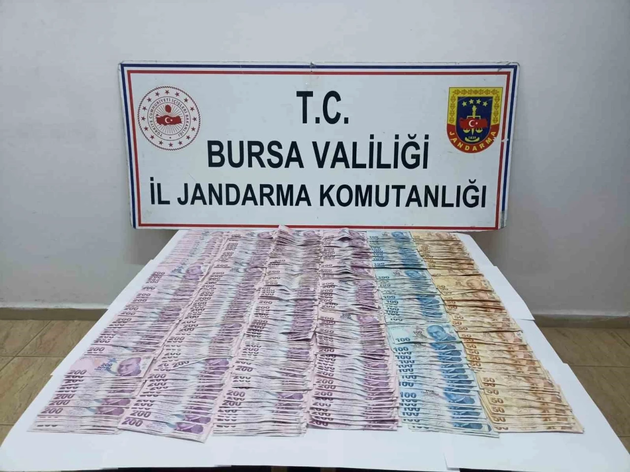 Sahte jandarmayı gerçek jandarma yakaladı
