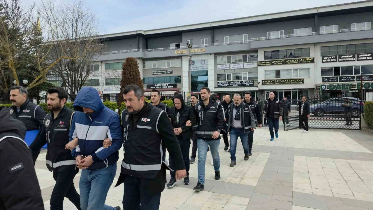 Sahte kimlikle arazi satıp milyonluk vurgun yapmaya &ccedil;alışan 4 kişi tutuklandı
