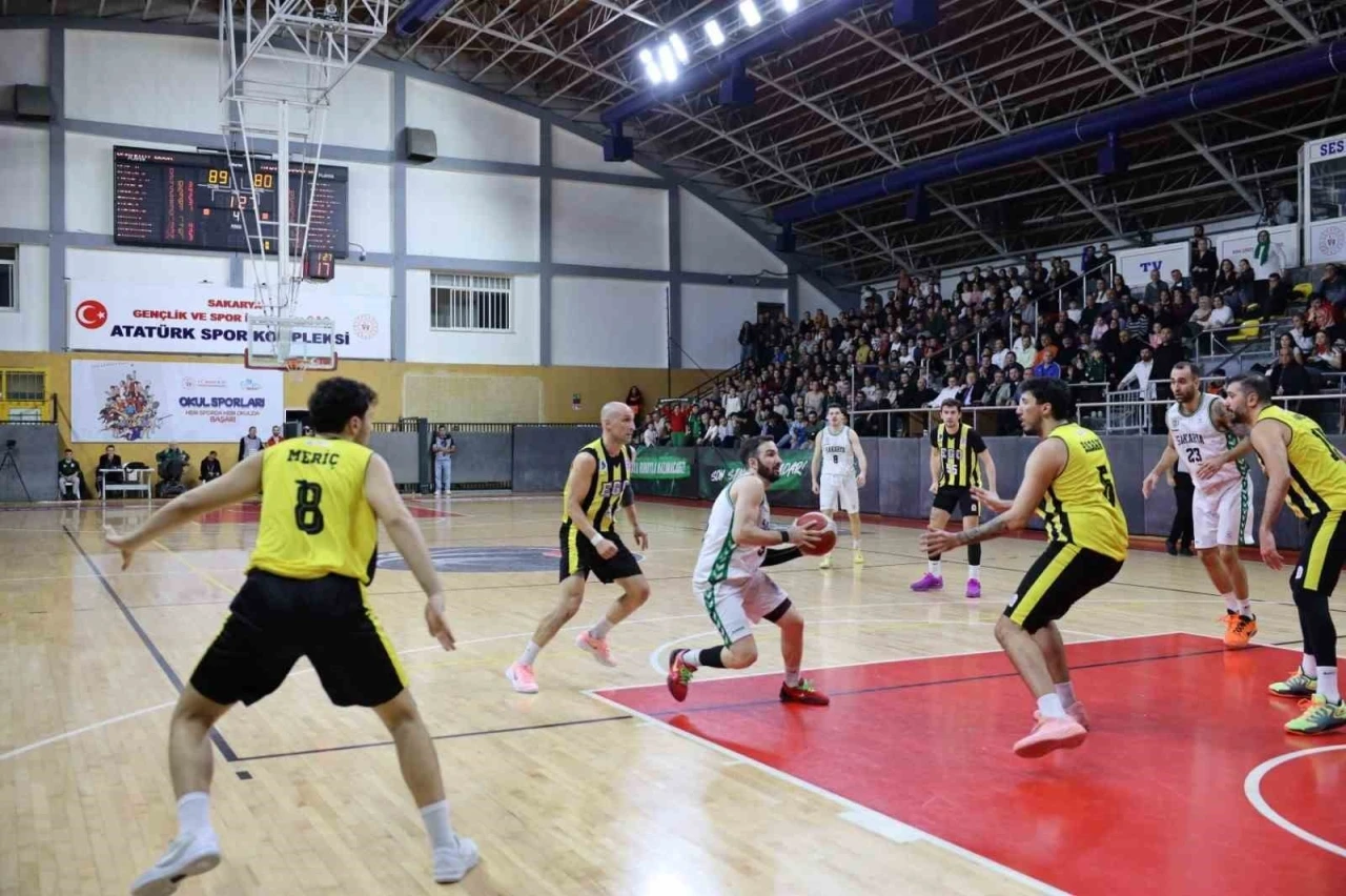 Sakarya B&uuml;y&uuml;kşehir Basketbol galibiyet serisini 12&rsquo;ye &ccedil;ıkardı
