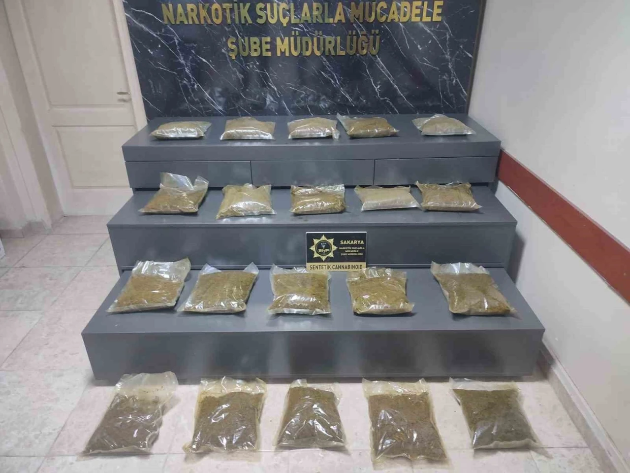 Sakarya’da 18 kilo uyuşturucu yakalandı, 4 şüpheli gözaltına alındı
