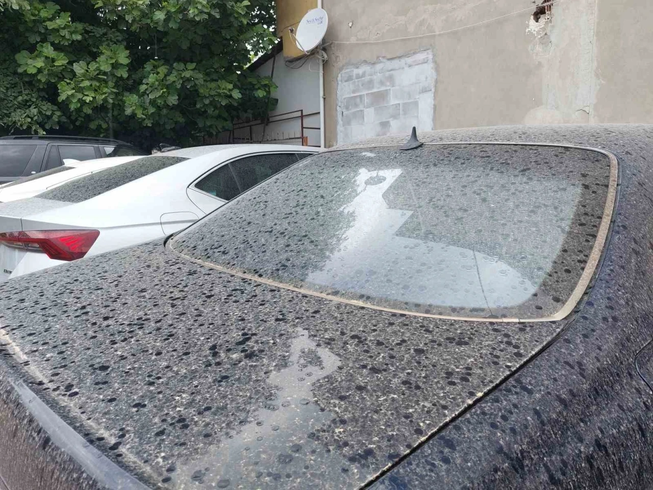 Sakarya’da araçlar çamurla kaplandı
